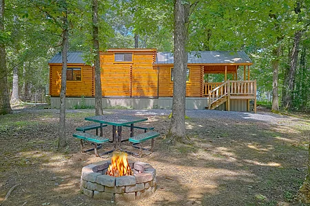Bear Hugs II: 1 Bedroom Sevierville Cabin Rental