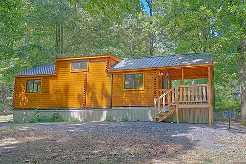 1 Bedroom with Loft Tiny Home Sleeps 6 - A Camper's Delight