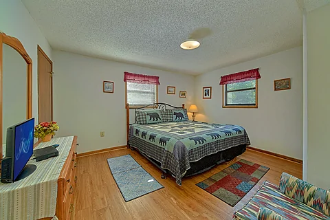 1 Bedroom Honeymoon Cabin - A Piece of Heaven