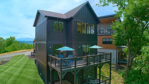 4 Bedroom Cabin - A Soaky Adventure