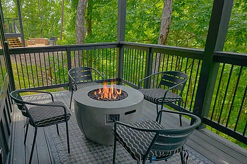 4 Bedroom Cabin - A Soaky Adventure