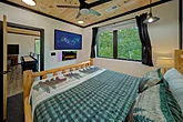 Luxury Cabin with King Bed & TV