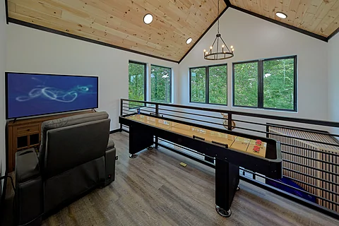 Four Bedroom Cabin with Shuffleboard  - A Soaky Adventure