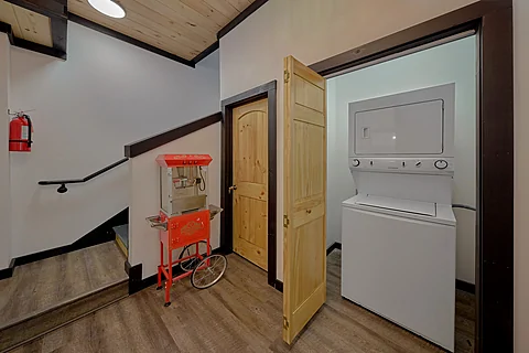 4 Bedroom Cabin with Washer and Dryer - A Soaky Adventure