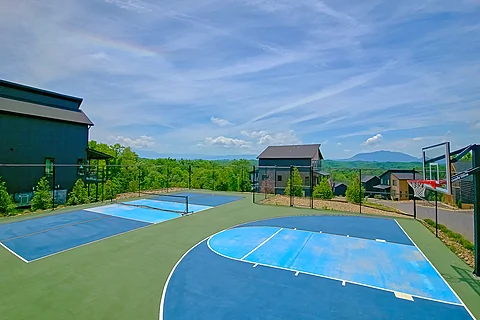 4 Bedroom Cabin with Pickleball Court Access - A Soaky Adventure