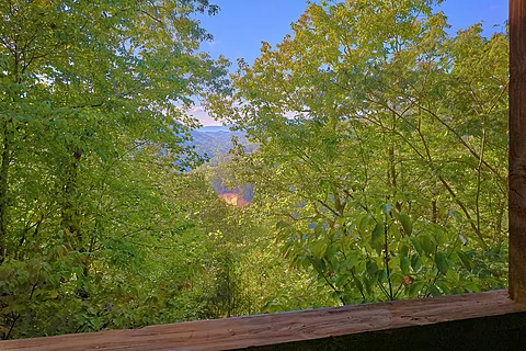 Rustic cabin rental with view of the mountains - Above the Clouds