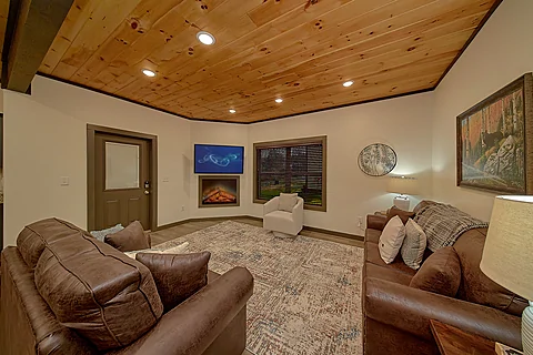 4 Bedroom Cabin in Sevierville Sleeps 12 - Acorn Lodge