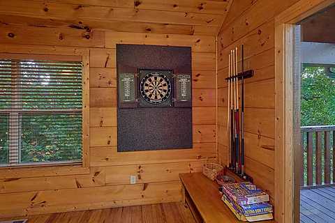 1 Bedroom Cabin with Darts Sleeps 4 - Ah-Mazing