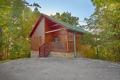 Spacious 1 Bedroom Cabin with Mountain View - Ah-Mazing