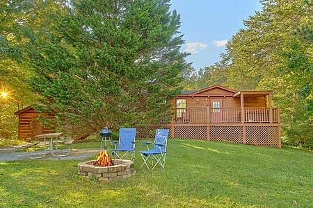 Honeymoon Getaway: 1 Bedroom Pigeon Forge Cabin Rental