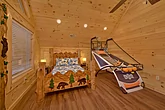 Spacious 4 Bedroom Cabin with Basketball Game