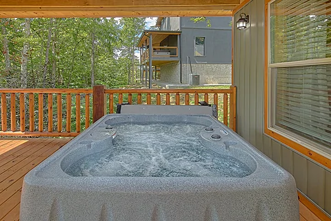 Four Bedroom Cabin with 2 Hot Tubs - Amazing Mountain