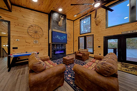 Luxury 4 Bedroom Cabin with Electric Fireplace - Amazing Mountain II