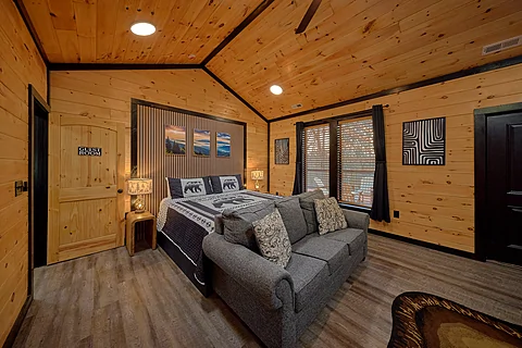 Spacious King Bedroom with TV Sleeps 20 - Amazing Mountain II