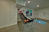4 Bedroom Cabin with Indoor Pool and Basketball