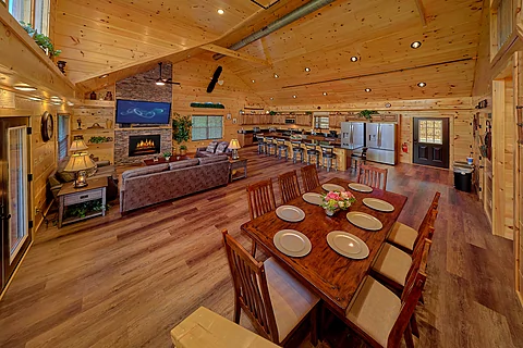 6 bedroom cabin with dining room for 20 people - An Eagle's View
