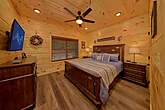 6 bedroom cabin with main floor master bedroom