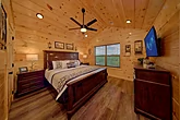 6 bedroom rental cabin with 4 King beds