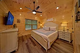 4 King Master Suites in 6 bedroom rental cabin
