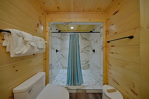 Luxurious shower for 2 in cabin Master Bathroom - An Eagle's View
