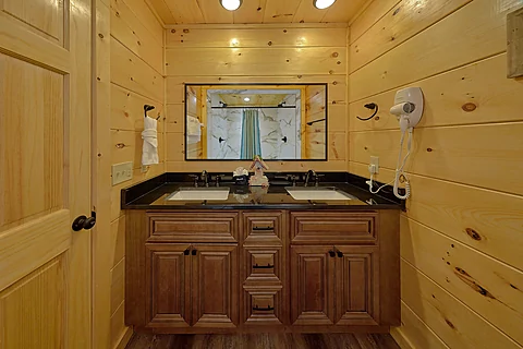 Cabin rental master bathroom with double sinks - An Eagle's View