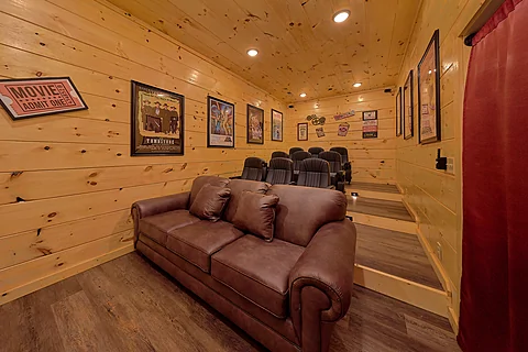 Theater Room in 6 bedroom luxury cabin - An Eagle's View