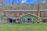 2 Bedroom Cozy Cabin Gatlinburg Walking Distance