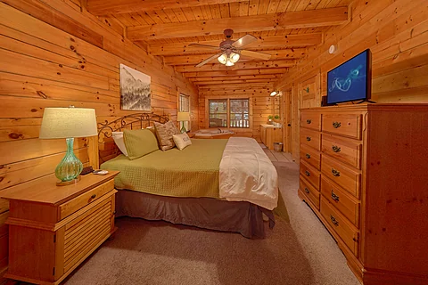 King Bed with Indoor Jetted Tub - Autumn Ridge