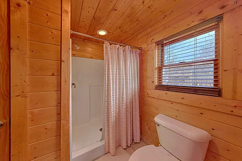Full Attached Bathroom to King Suite - Autumn Ridge