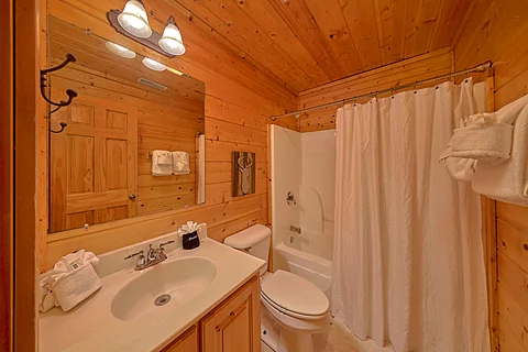 Full Attached Bathroom - Autumn Ridge