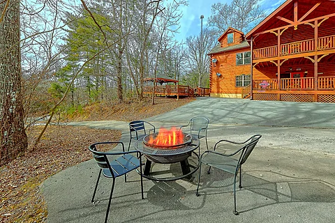 Six Bedroom Cabin with Wood Fire Pit - Bar Mountain II