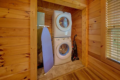Pigeon Forge Cabin with Full Size Washer Dryer - Bear Cove Lodge