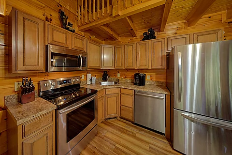 Fully furnished kitchen in rustic cabin - Bear Envy
