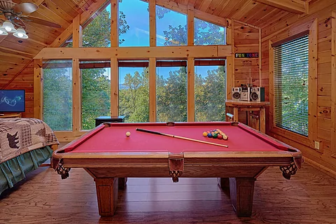 Cabin game room with pool table and views - Bear Envy