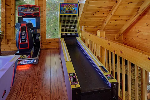 2 bedroom cabin with skeeball and pool table - Bear Envy