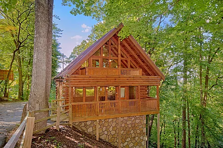 Sleepy Hollow: 2 Bedroom Sevierville Cabin Rental