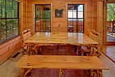 Cozy Cabin with dining room and full kitchen 