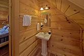 Cabin rental with 4 bedrooms and 3 private baths