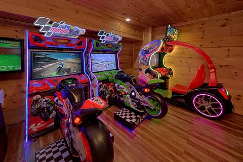 Racing game arcades in 4 bedroom rental cabin - Bears and Honey