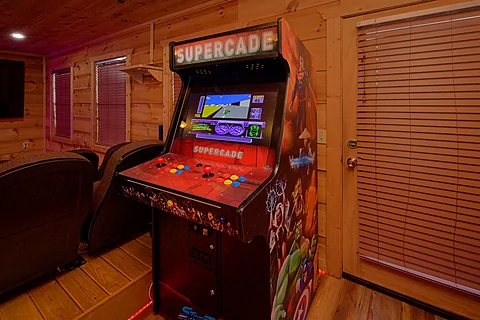 Free Play family arcade in 4 bedroom cabin - Bears and Honey