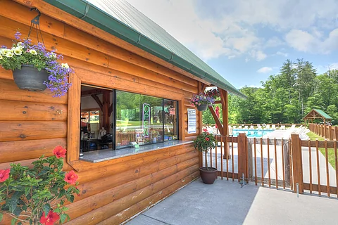 Honeysuckle Meadows pool/deli - Bear's Den