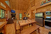 4 bedroom Gatlinburg cabin with full kitchen