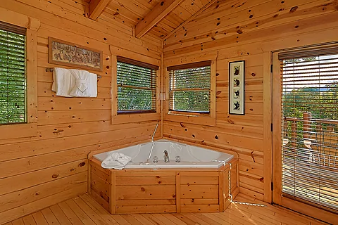 Private Jacuzzi Tub in 4 bedroom rental cabin - Bears Repeating
