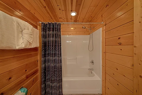 4 bedroom Gatlinburg cabin with 3 Full Baths - Bears Repeating