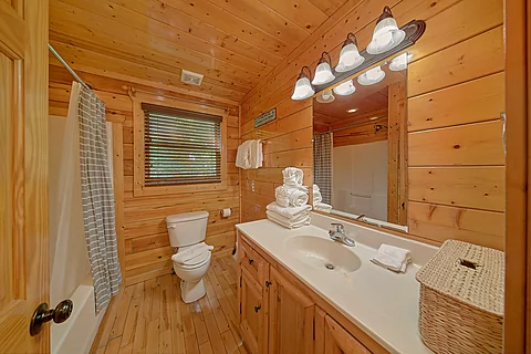 Gatlinburg cabin with 4 bedrooms and 3 baths - Bears Repeating