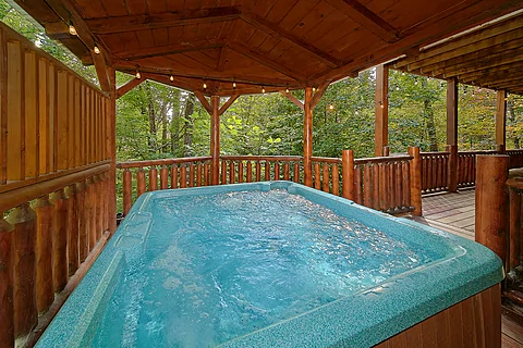 4 bedroom Gatlinburg cabin with private hot tub - Bears Repeating