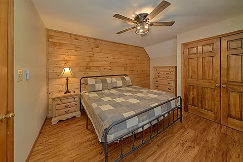 2 Bedroom Cabin with King Bed and Cable TV - Breathtaker