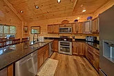 5 bedroom luxury cabin with full kitchen 