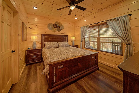 5 bedroom cabin with Main level Master suite - Brooks Haven