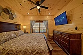 5 bedroom cabin with King Master Bedroom 